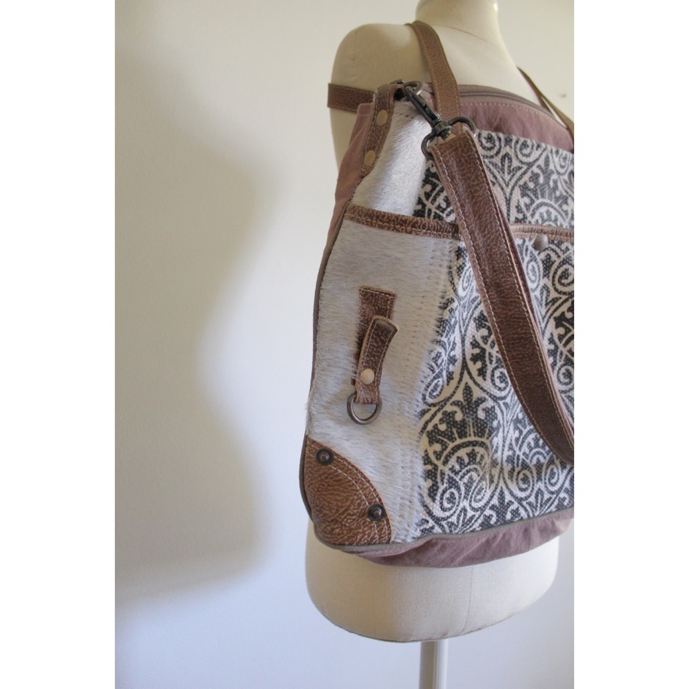 Myra Bag Ace Upcycled Canvas & Cowhide Messenger Bag Preowned - Picture 6 of 13